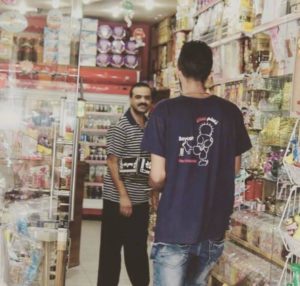 Sensibilizzazione su boicottaggio nei negozi locali Foto crecit: Forum dei giovani di domani (Moltaqa Sawa'd)